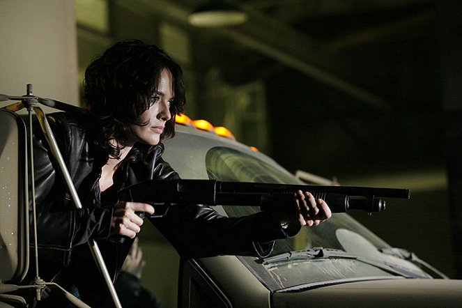 Terminator: The Sarah Connor Chronicles - Heavy Metal - Van film - Lena Headey