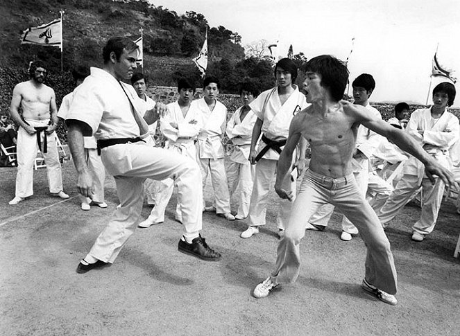 Der Mann mit der Todeskralle - Filmfotos - John Saxon, Bruce Lee