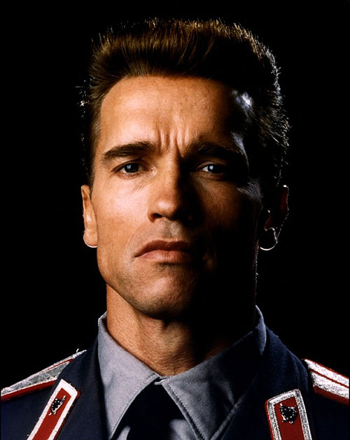 Punainen vaara - Promokuvat - Arnold Schwarzenegger