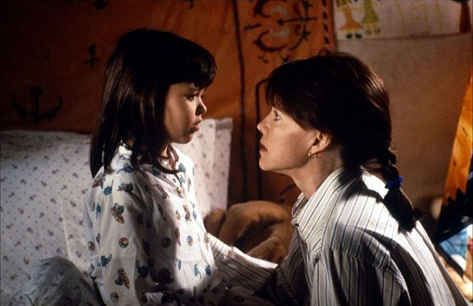 Not Without My Daughter - Van film - Sheila Rosenthal, Sally Field