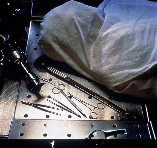 Autopsy 5: Dead Men Do Tell Tales - Van film