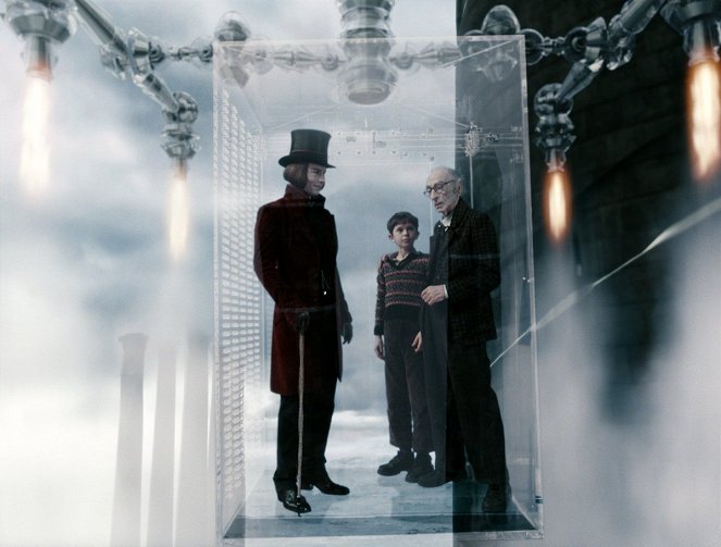 Charlie and the Chocolate Factory - Photos - Johnny Depp, Freddie Highmore, David Kelly