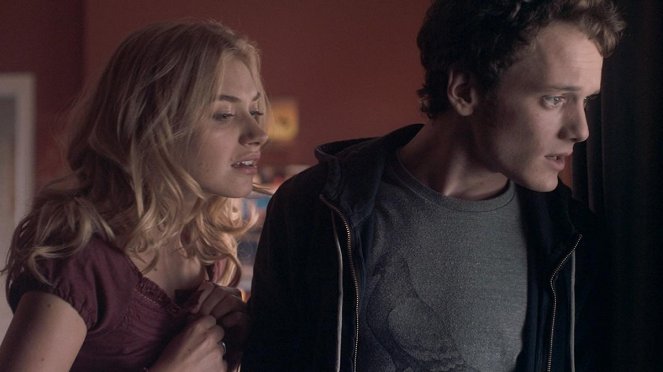 Fright Night - Photos - Imogen Poots, Anton Yelchin