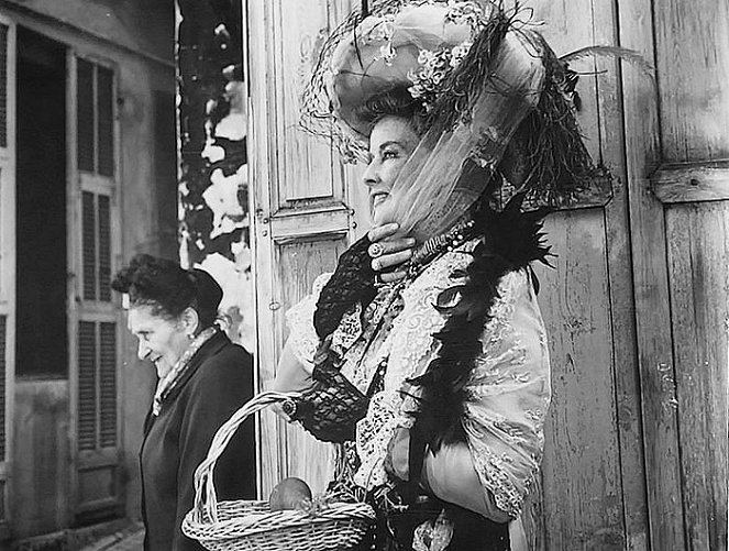 The Madwoman of Chaillot - Z filmu - Katharine Hepburn
