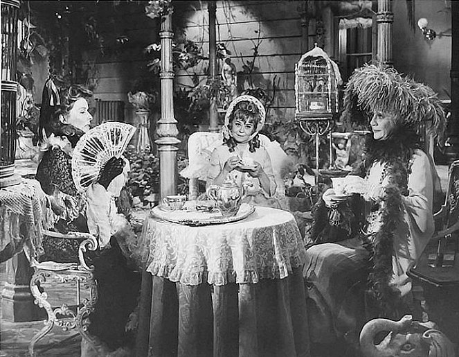 The Madwoman of Chaillot - Do filme - Katharine Hepburn, Giulietta Masina, Margaret Leighton