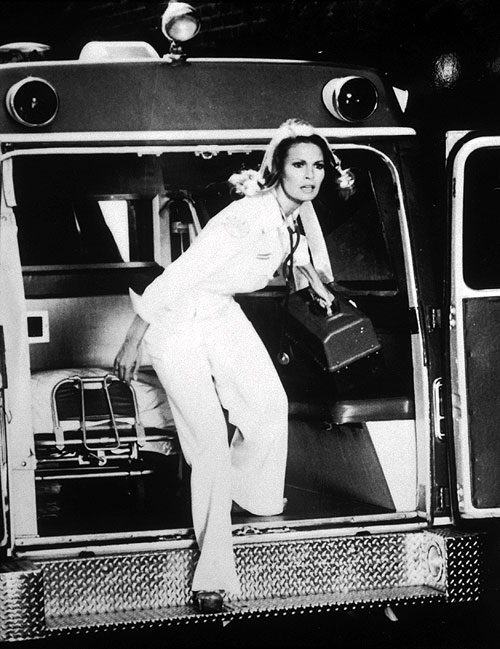Ambulância para Todo o Serviço - Do filme - Raquel Welch