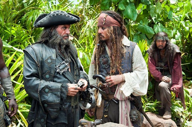 Piraci z Karaibów: Na nieznanych wodach - Z filmu - Ian McShane, Johnny Depp