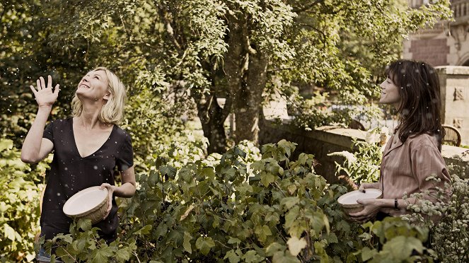 Melankólia - Filmfotók - Kirsten Dunst, Charlotte Gainsbourg