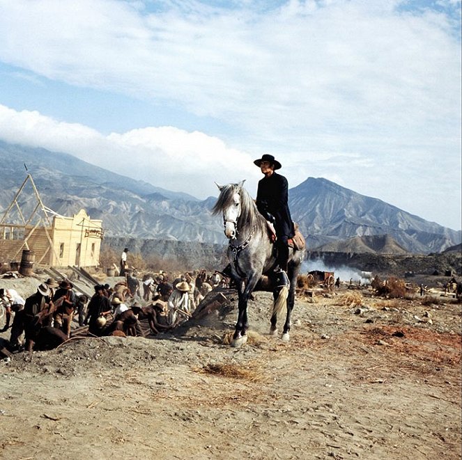 Once Upon a Time in the West - Photos - Henry Fonda