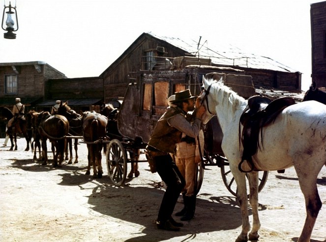 A Fistful of Dollars - Photos - Clint Eastwood
