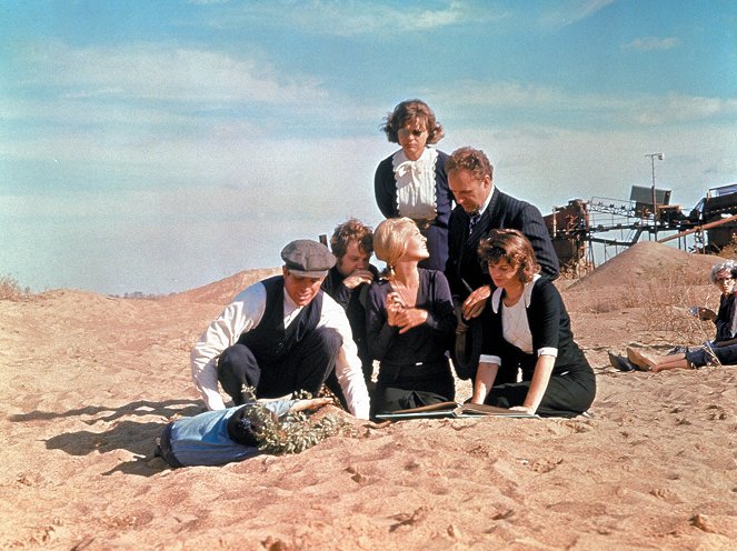 Bonnie und Clyde - Filmfotos - Warren Beatty, Michael J. Pollard, Faye Dunaway, Estelle Parsons, Gene Hackman