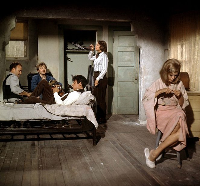 Bonnie und Clyde - Filmfotos - Gene Hackman, Michael J. Pollard, Warren Beatty, Estelle Parsons, Faye Dunaway