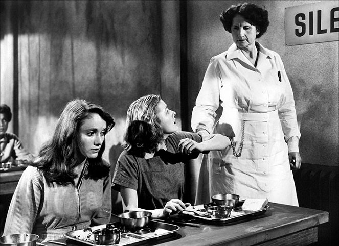 V kleci - Z filmu - Olive Deering, Eleanor Parker, Hope Emerson