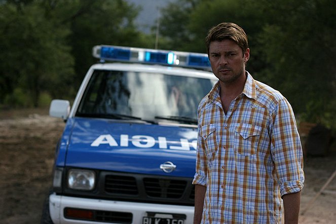 And Soon the Darkness - Photos - Karl Urban