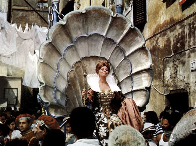 Nápolyban kezdődött - Filmfotók - Sophia Loren
