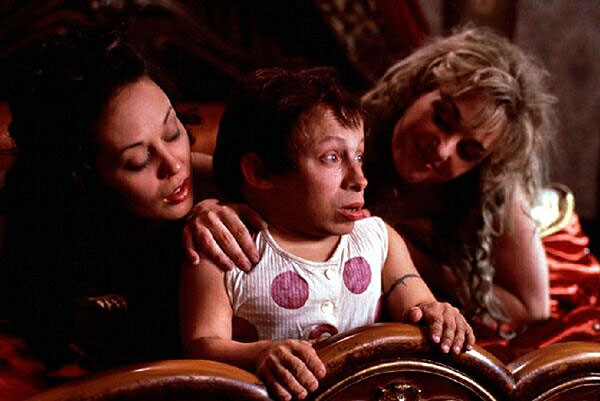 Jack of All Trades - One Wedding and an Execution - De la película - Verne Troyer
