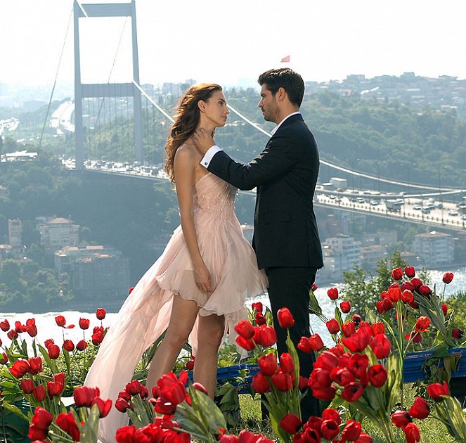 Láska v Istanbule - Promo - Emina Sandal, Tolgahan Sayışman