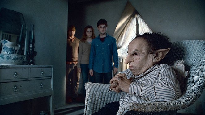 Harry Potter a Dary smrti - 2. - Z filmu - Rupert Grint, Emma Watson, Daniel Radcliffe, Warwick Davis