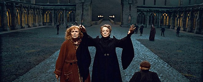 Harry Potter és a Halál ereklyéi II. rész - Filmfotók - Julie Walters, Maggie Smith