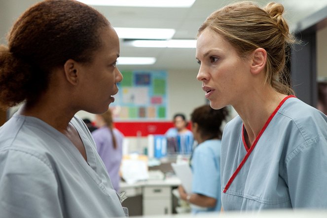 The Resident - Ich sehe dich - Filmfotos - Hilary Swank