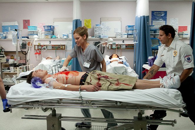 The Resident - Ich sehe dich - Filmfotos - Hilary Swank