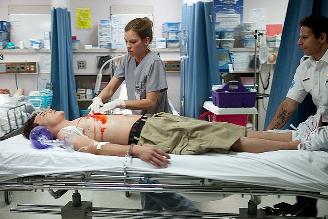 The Resident - Ich sehe dich - Filmfotos - Hilary Swank