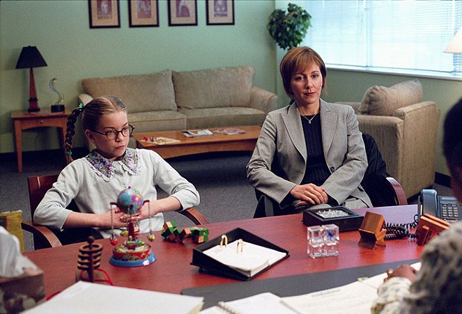 Dead Like Me - Photos - Britt McKillip, Cynthia Stevenson