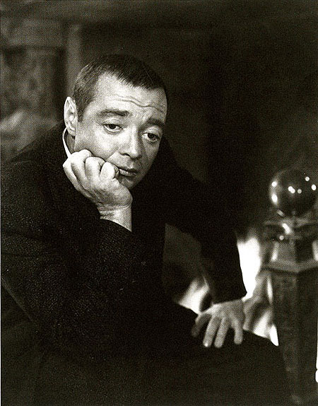 The Beast with Five Fingers - Photos - Peter Lorre