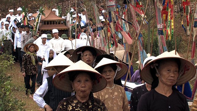Severní Vietnam je krutý aneb Balada Zpívající nudle - Kuvat elokuvasta