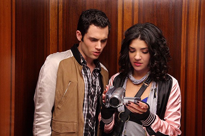 A pletykafészek - Filmfotók - Penn Badgley, Jessica Szohr