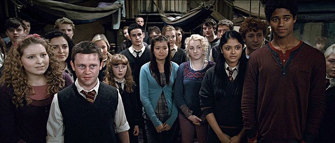 Harry Potter a Dary smrti - 2. - Z filmu - Jessie Cave, Anna Shaffer, Devon Murray, Katie Leung, Evanna Lynch, Afshan Azad, Alfred Enoch