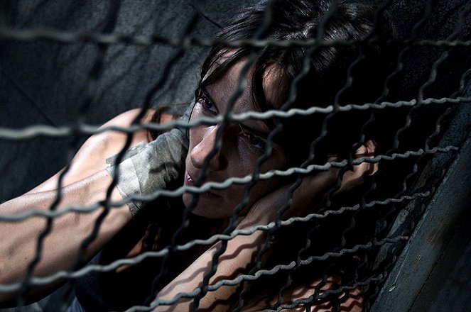Caged - Photos - Zoé Félix