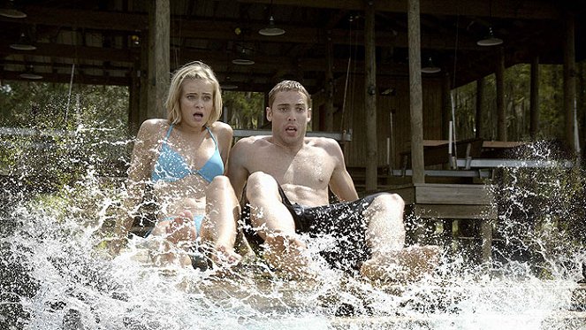 Cápák éjszakája - Filmfotók - Sara Paxton, Dustin Milligan