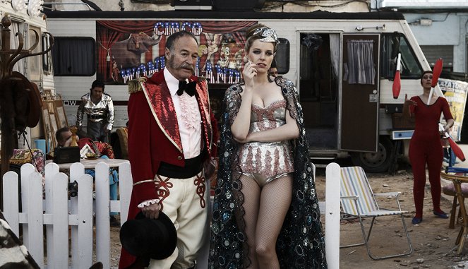 Hiszpański cyrk - Z filmu - Manuel Tejada, Carolina Bang