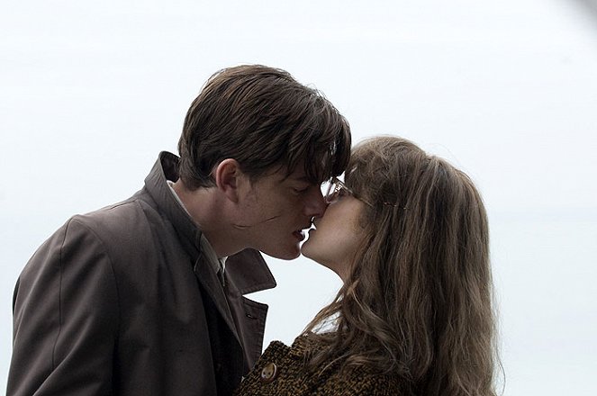 Crime e Pecado - Do filme - Sam Riley, Andrea Riseborough