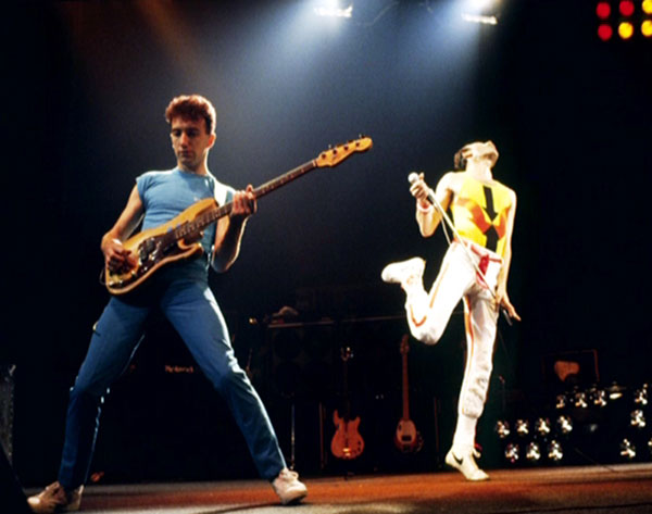 Queen on Fire - Live at the Bowl - Filmfotos - John Deacon, Freddie Mercury