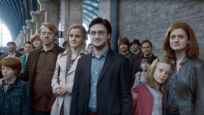 Harry Potter a Dary smrti - 2. - Z filmu - Ryan Turner, Rupert Grint, Emma Watson, Daniel Radcliffe, Daphne de Beistegui, Bonnie Wright