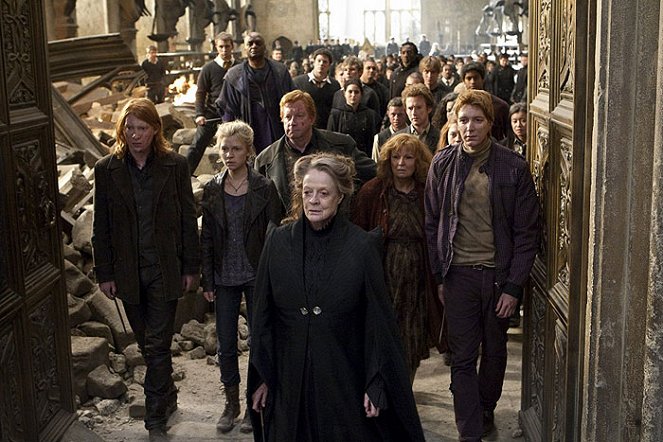 Harry Potter and the Deathly Hallows: Part 2 - Photos - Domhnall Gleeson, Clémence Poésy, George Harris, Mark Williams, Maggie Smith, Julie Walters, Chris Rankin, Oliver Phelps