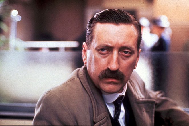Agatha Christie's Poirot - Dobrodružstvo kuchárky z Claphamu - Z filmu - Philip Jackson