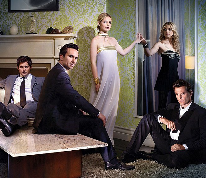 Ringer - Werbefoto - Kristoffer Polaha, Nestor Carbonell, Sarah Michelle Gellar, Ioan Gruffudd