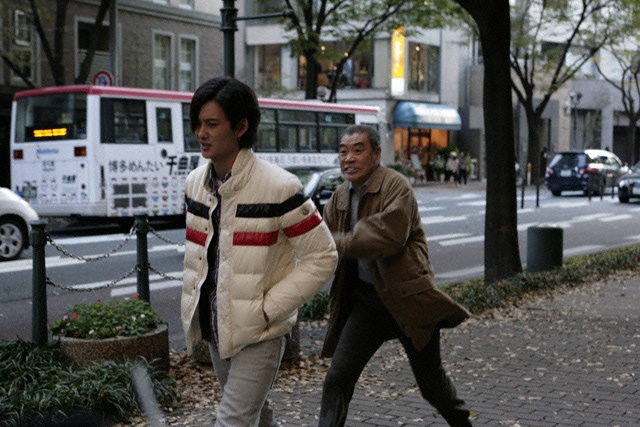 Akunin - De la película - Masaki Okada, Akira Emoto