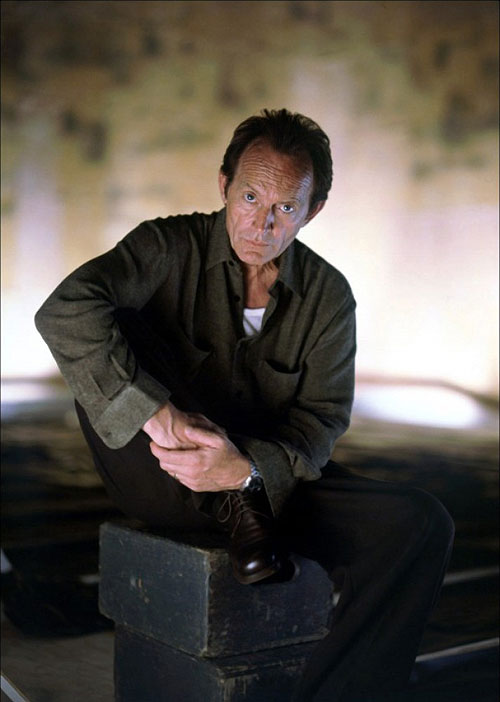 Millennium - Promoción - Lance Henriksen