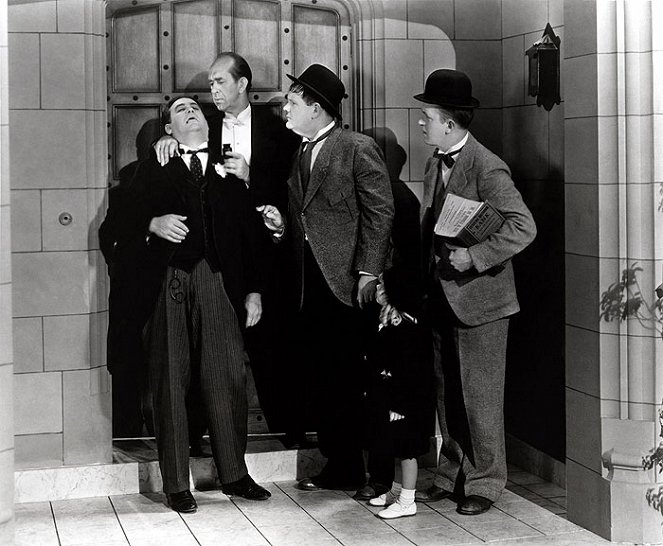 Pack Up Your Troubles - Filmfotók - Billy Gilbert, Oliver Hardy, Stan Laurel