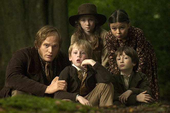 Síla lásky - Z filmu - Paul Bettany, Freya Parks, Martha West, Christopher Dunkin, Harrison Sansostri