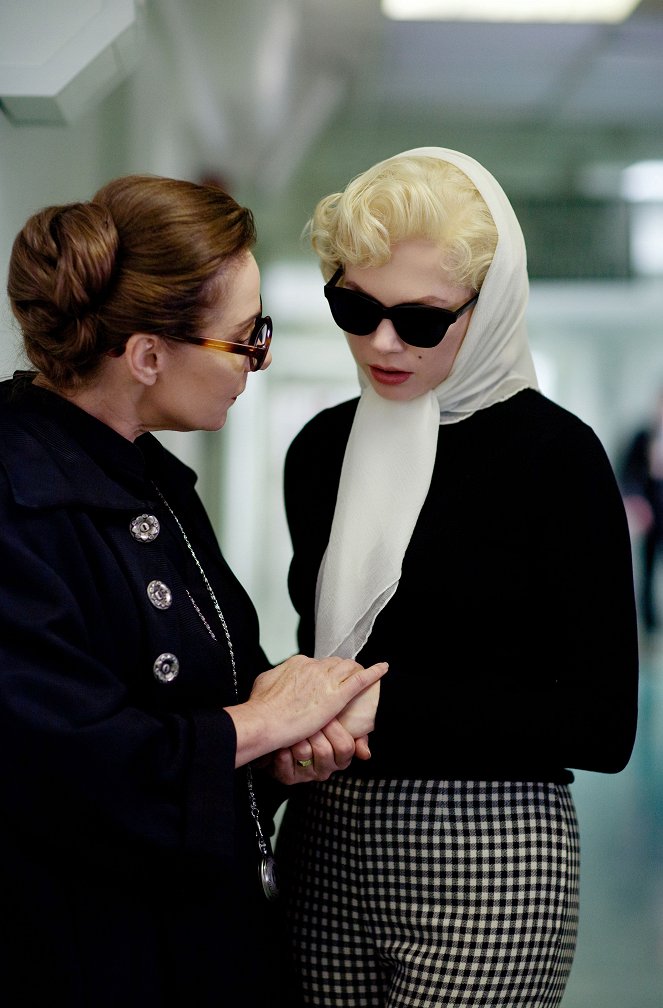 My Week with Marilyn - Photos - Zoë Wanamaker, Michelle Williams