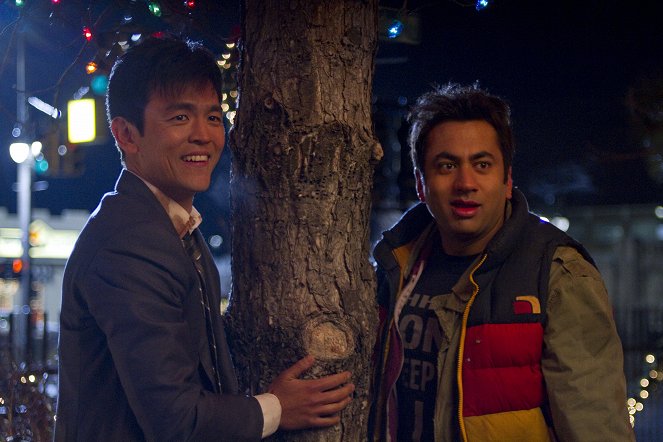 Zahulíme, uvidíme 3: Vianočná jazda - Z filmu - John Cho, Kal Penn