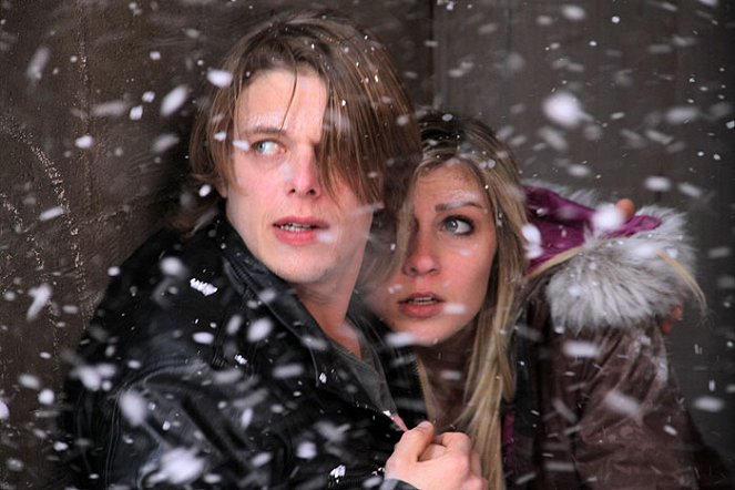 2012: Ice Age - Do filme - Kyle Morris, Katie Wilson