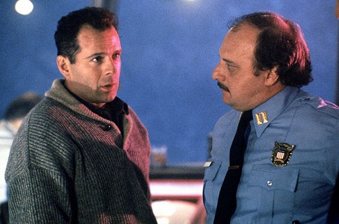 Assalto ao Aeroporto - Do filme - Bruce Willis, Dennis Franz