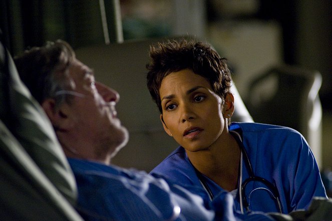 New Year's Eve - Do filme - Halle Berry