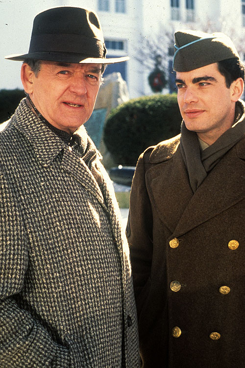 Hal Holbrook, Peter Gallagher